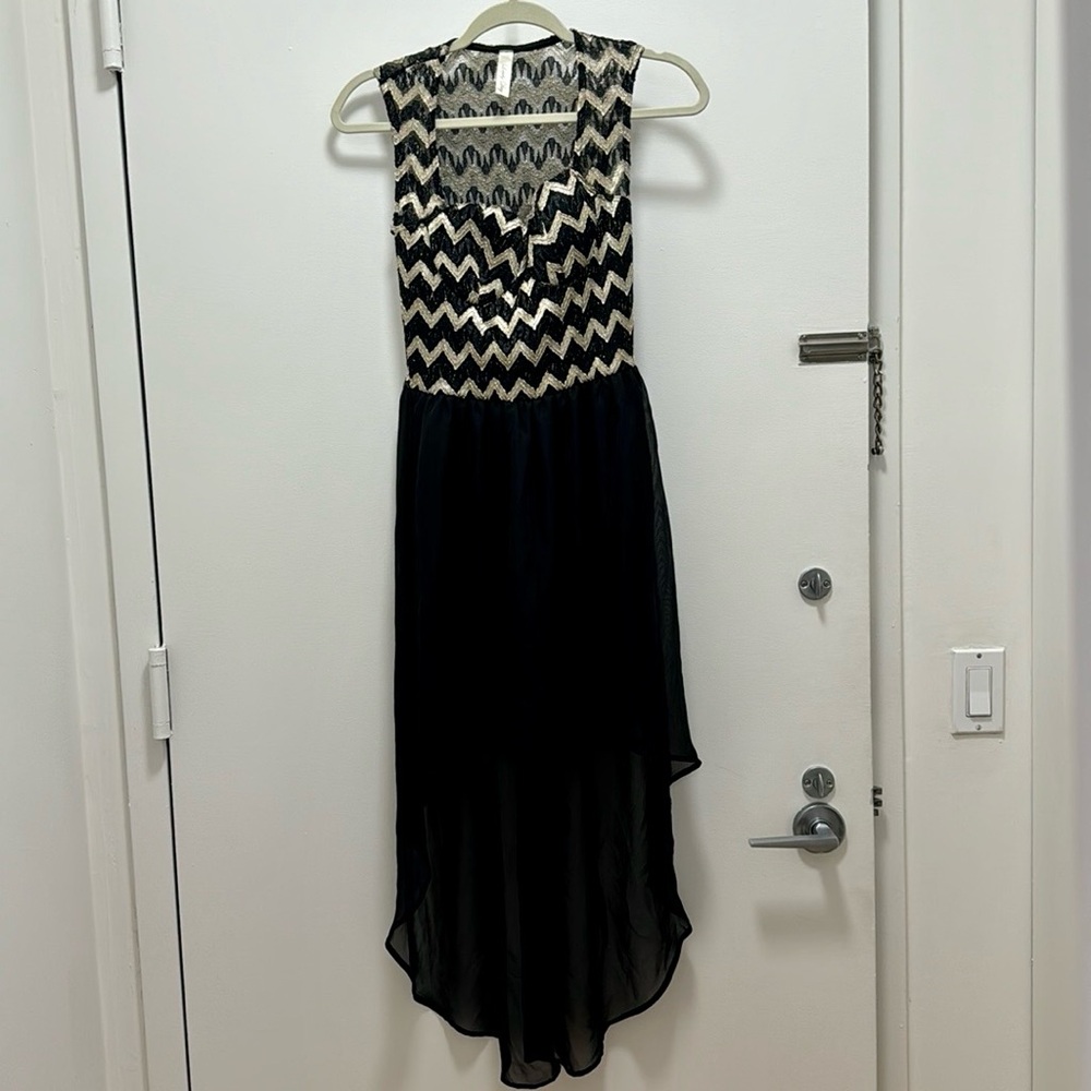 Black/Gold Chevron High-Low Maxi Dress with Bra Cups and Open-Lace Back — Medium